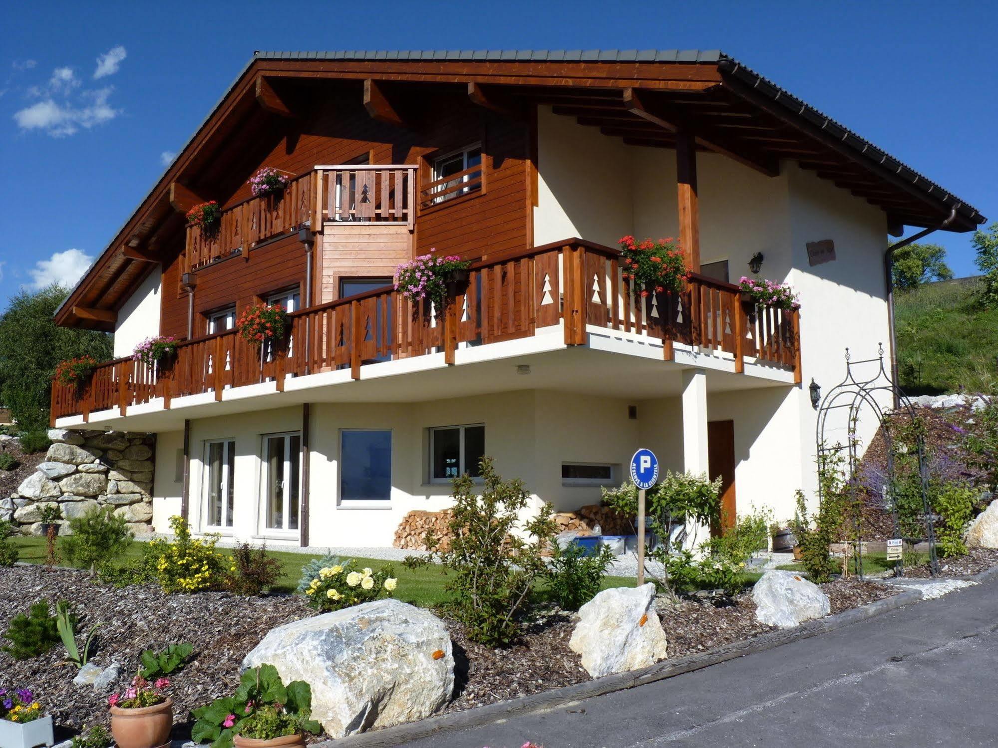 Chalet Des Alpes Bed & Breakfast Crans-Montana Dış mekan fotoğraf